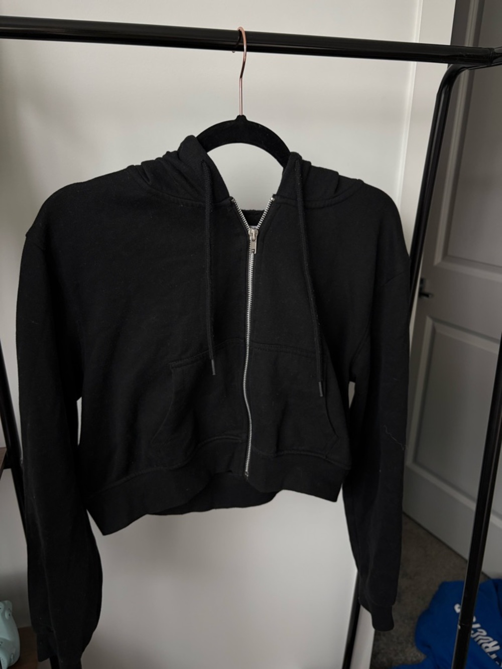 Aritzia Black Cropped Zip-Up Hoodie